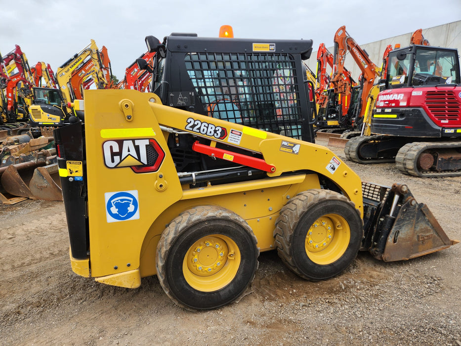 2023 CAT 226B3 SKID STEER (S156) WITH 4 IN 1 BUCKET, FULL CIVIL SPEC AND 320 HRS