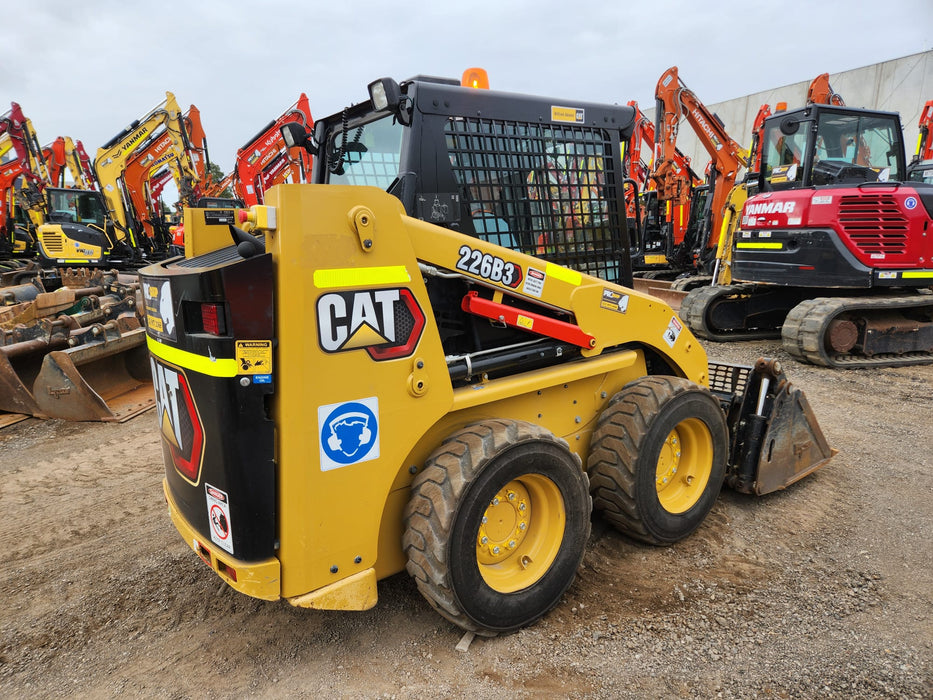 2023 CAT 226B3 SKID STEER (S156) WITH 4 IN 1 BUCKET, FULL CIVIL SPEC AND 320 HRS