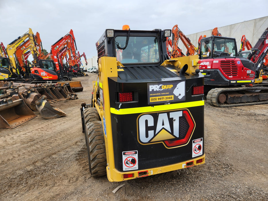 2023 CAT 226B3 SKID STEER (S156) WITH 4 IN 1 BUCKET, FULL CIVIL SPEC AND 320 HRS