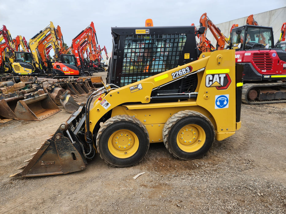 2023 CAT 226B3 SKID STEER (S156) WITH 4 IN 1 BUCKET, FULL CIVIL SPEC AND 320 HRS