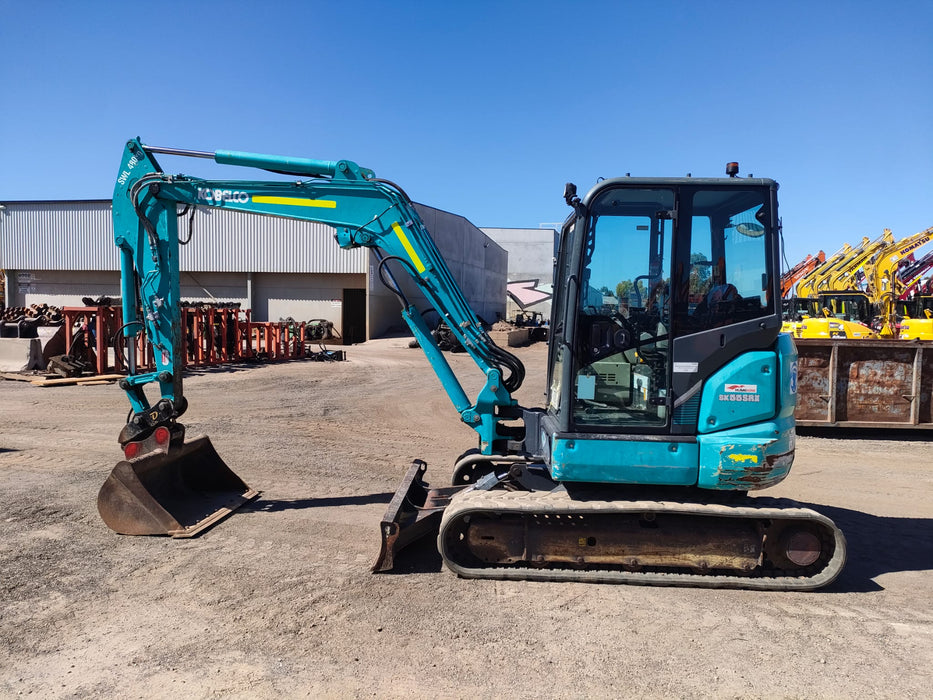 2019 KOBELCO SK55SRX-6 EXCAVATOR (M1074) WITH CAB, ATTACHMENTS, 2840 HOURS