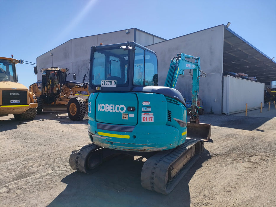 2019 KOBELCO SK55SRX-6 EXCAVATOR (M1074) WITH CAB, ATTACHMENTS, 2840 HOURS