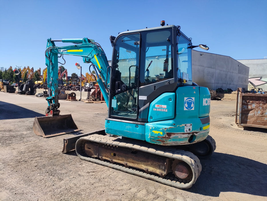 2019 KOBELCO SK55SRX-6 EXCAVATOR (M1074) WITH CAB, ATTACHMENTS, 2840 HOURS