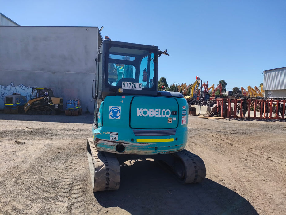 2019 KOBELCO SK55SRX-6 EXCAVATOR (M1074) WITH CAB, ATTACHMENTS, 2840 HOURS