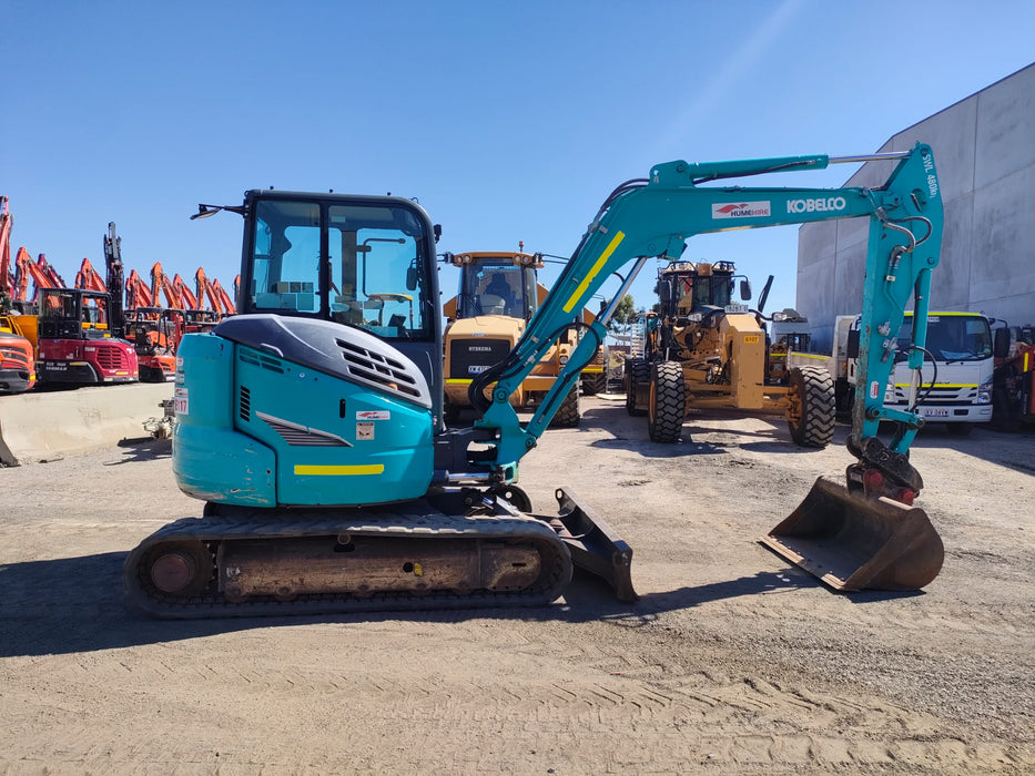 2019 KOBELCO SK55SRX-6 EXCAVATOR (M1074) WITH CAB, ATTACHMENTS, 2840 HOURS