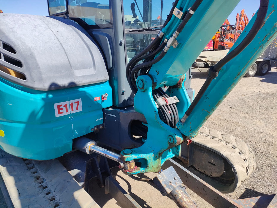 2019 KOBELCO SK55SRX-6 EXCAVATOR (M1074) WITH CAB, ATTACHMENTS, 2840 HOURS