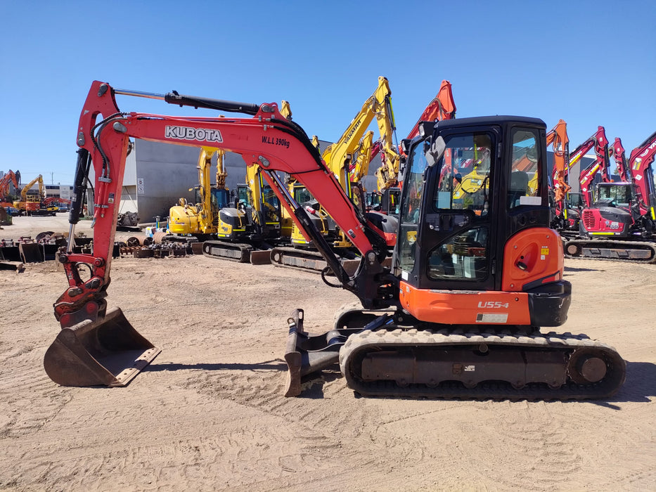 2017 KUBOTA U55-4 5.6T EXCAVATOR (M1075) WITH CAB, HITCH, BUCKETS, 3417 HRS