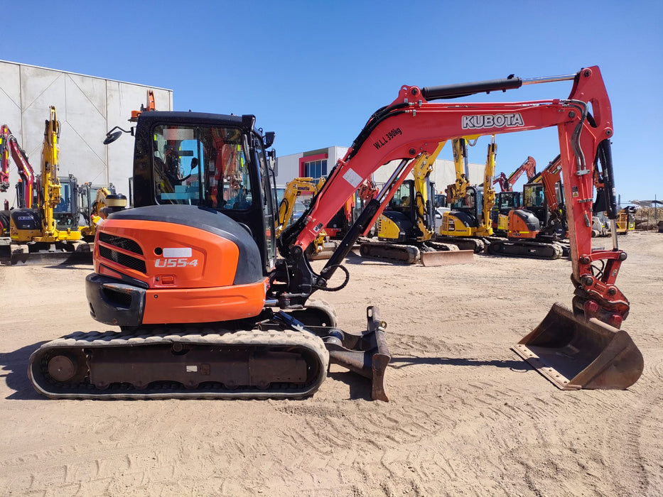 2017 KUBOTA U55-4 5.6T EXCAVATOR (M1075) WITH CAB, HITCH, BUCKETS, 3417 HRS