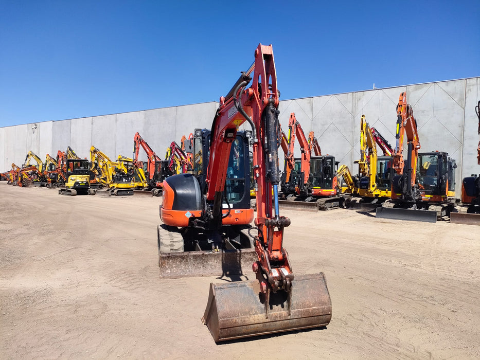 2017 KUBOTA U55-4 5.6T EXCAVATOR (M1075) WITH CAB, HITCH, BUCKETS, 3417 HRS