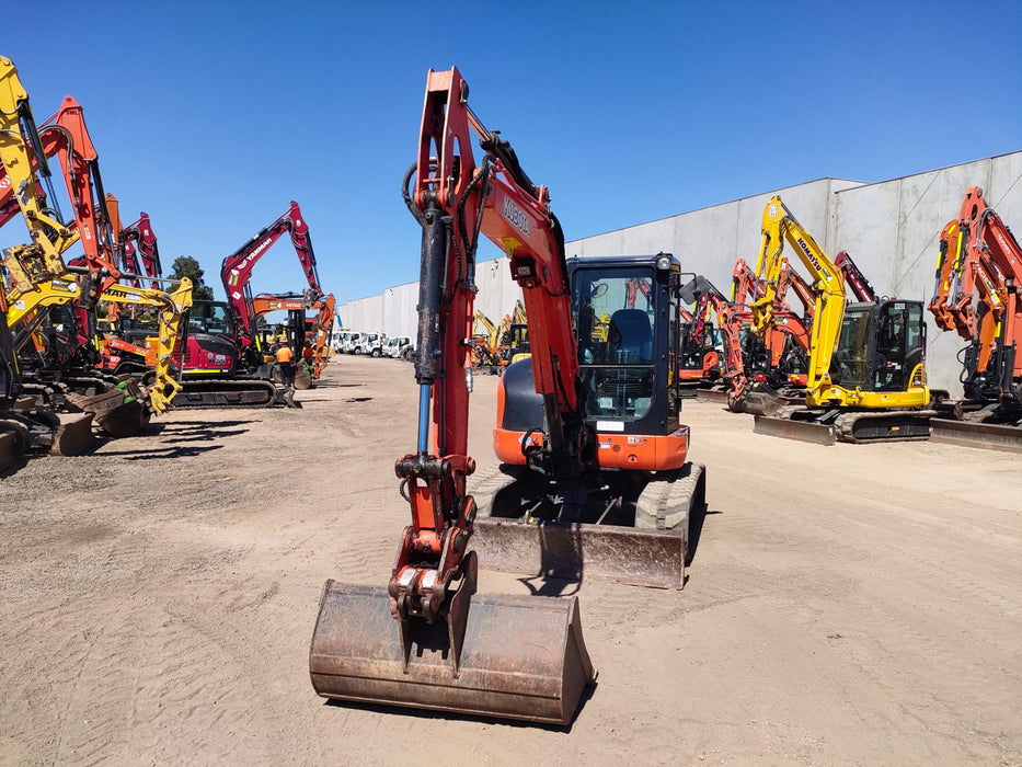 2017 KUBOTA U55-4 5.6T EXCAVATOR (M1075) WITH CAB, HITCH, BUCKETS, 3417 HRS