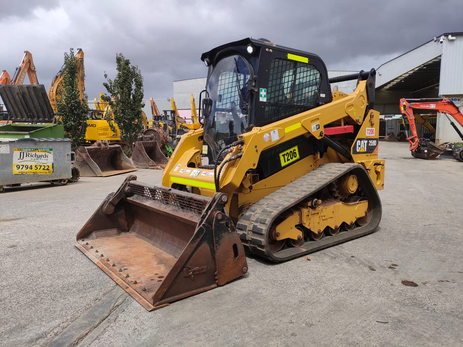 2018 CAT 259D TRACK LOADER (T683) WITH HI-FLOW, 4 IN 1 BUCKET AND 2640 HOURS