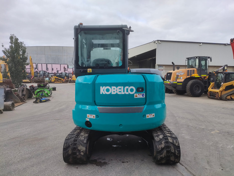 2019 KOBELCO SK55SRX-6 EXCAVATOR (M1074) WITH CAB, ATTACHMENTS, 2840 HOURS