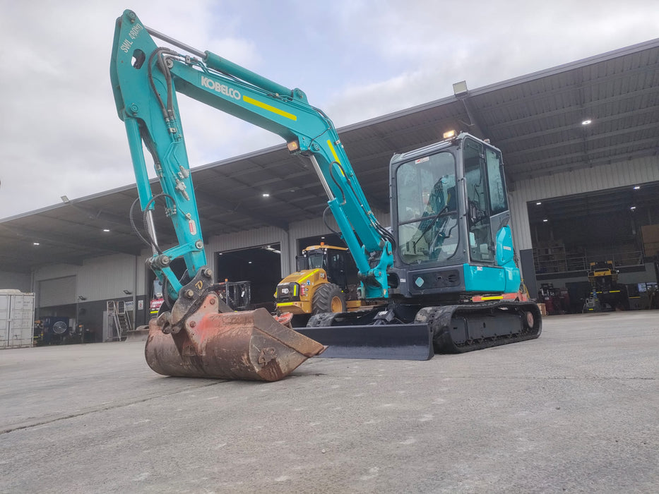 2019 KOBELCO SK55SRX-6 EXCAVATOR (M1074) WITH CAB, ATTACHMENTS, 2840 HOURS