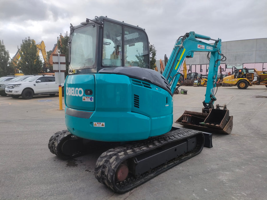 2019 KOBELCO SK55SRX-6 EXCAVATOR (M1074) WITH CAB, ATTACHMENTS, 2840 HOURS