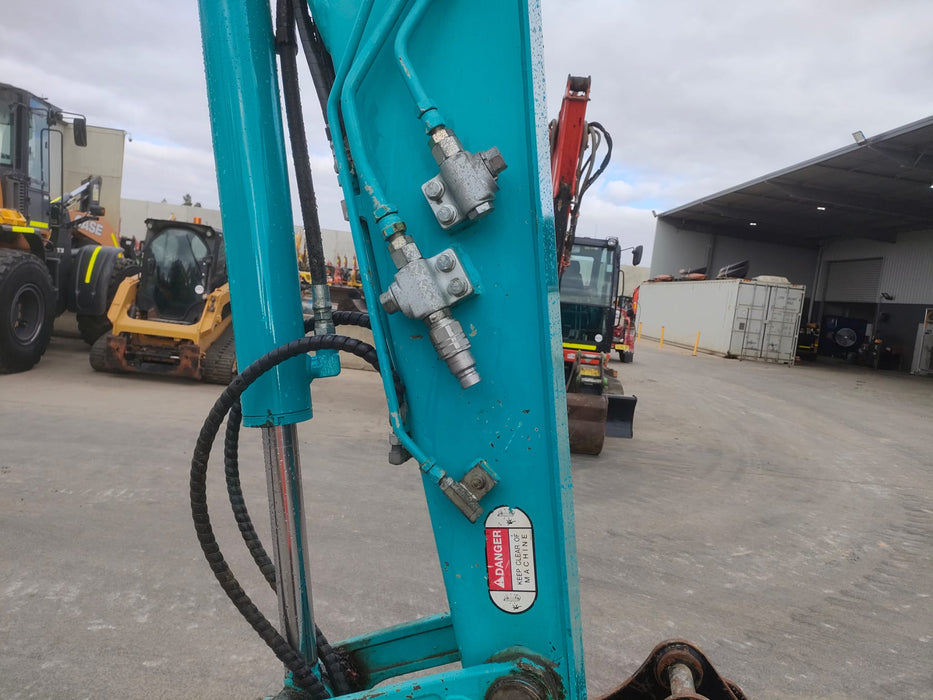 2019 KOBELCO SK55SRX-6 EXCAVATOR (M1074) WITH CAB, ATTACHMENTS, 2840 HOURS