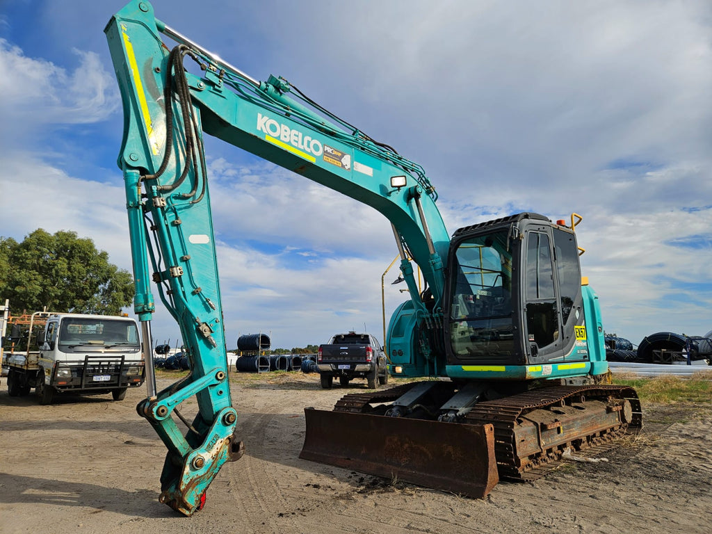 2018 Kobelco SK135SR LC 15T Excavator (EX57) With Blade, Buckets And 2610 Hrs