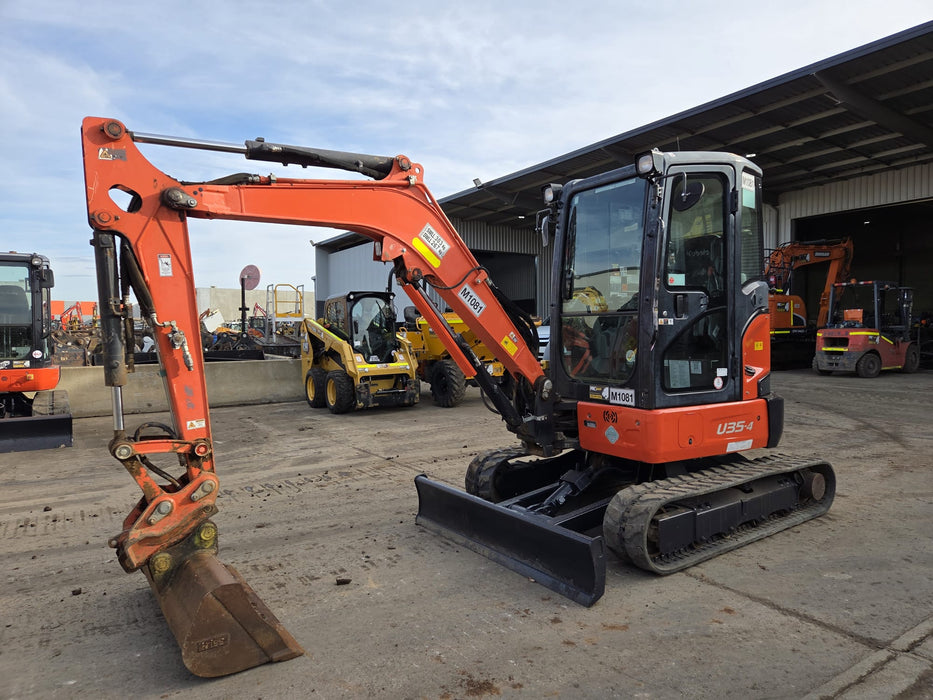 2019 KUBOTA U35-4 3.6T EXCAVATOR (M1081) WITH CAB, HITCH, BUCKETS AND 2035 HRS