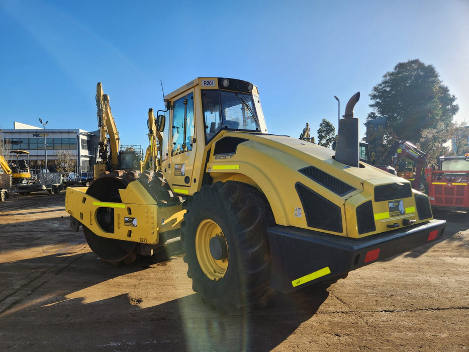 2012 BOMAG BW211PD-4 12T PADFOOT ROLLER WITH 3280 HOURS (R201)