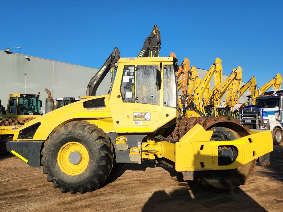 2012 BOMAG BW211PD-4 12T PADFOOT ROLLER WITH 3280 HOURS (R201)