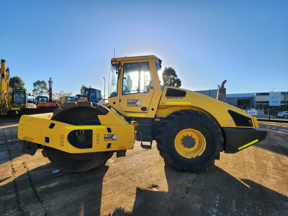 2012 BOMAG BW211PD-4 12T PADFOOT ROLLER WITH 3280 HOURS (R201)