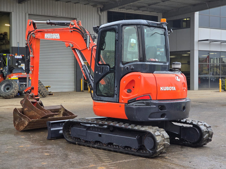 2017 KUBOTA U55-4 5.5T EXCAVATOR (M1078) WITH A/C CAB, HITCH AND 3365 HOURS