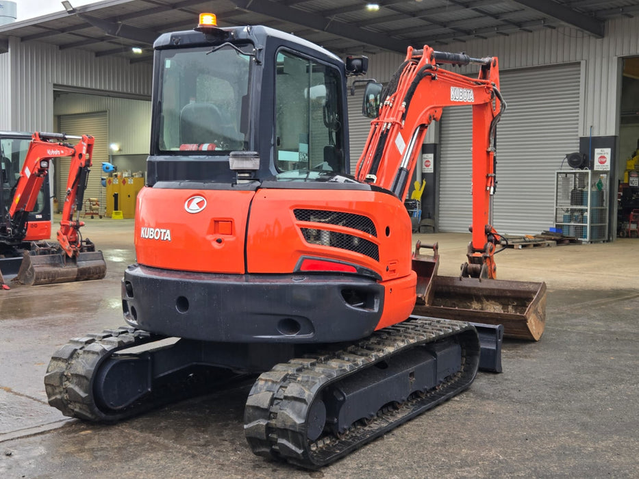 2017 KUBOTA U55-4 5.5T EXCAVATOR (M1078) WITH A/C CAB, HITCH AND 3365 HOURS