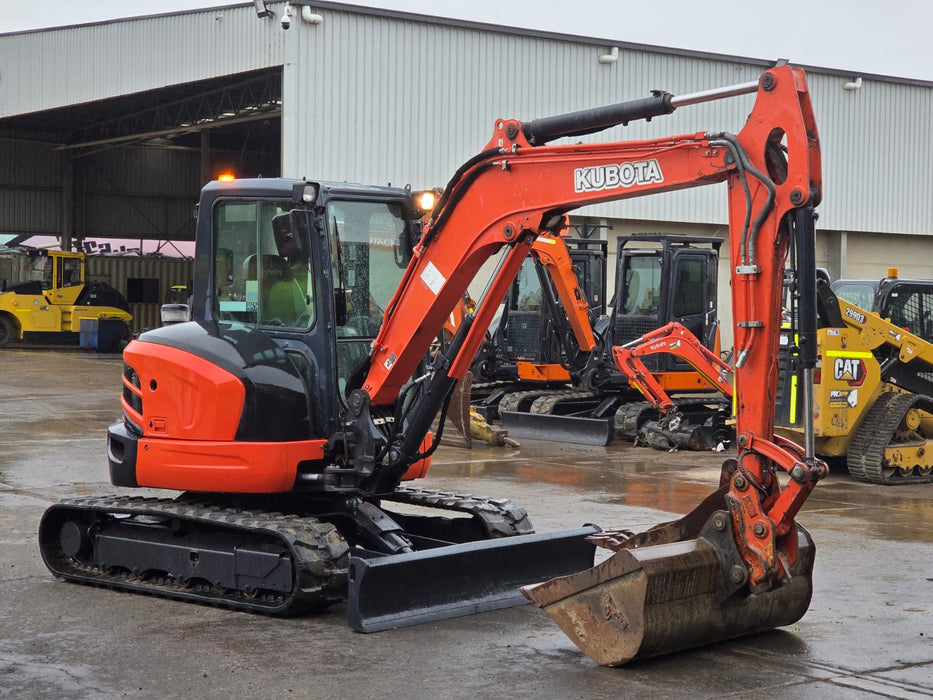 2017 KUBOTA U55-4 5.5T EXCAVATOR (M1078) WITH A/C CAB, HITCH AND 3365 HOURS
