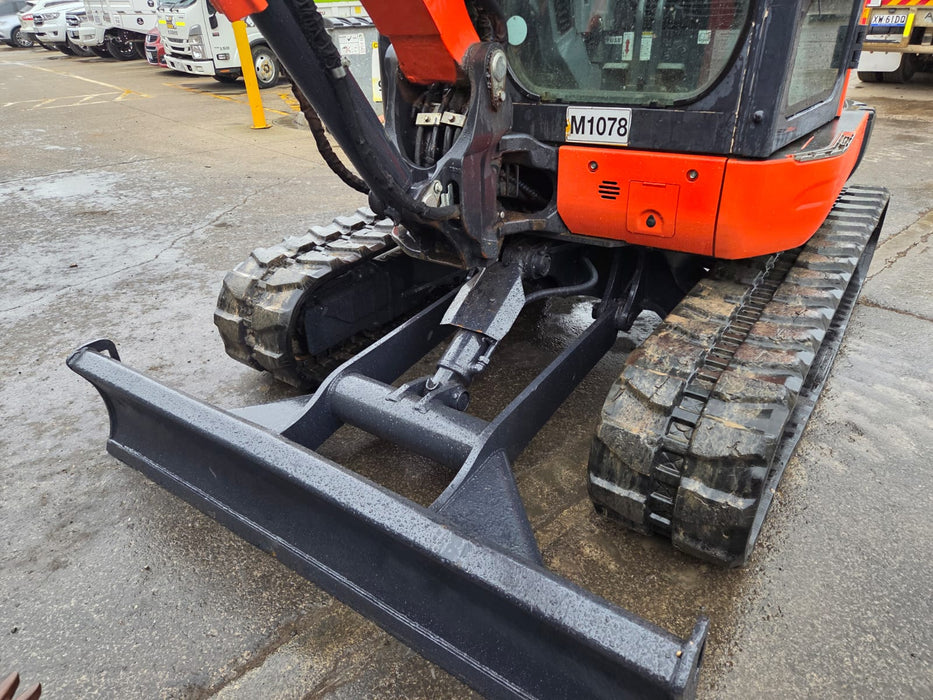 2017 KUBOTA U55-4 5.5T EXCAVATOR (M1078) WITH A/C CAB, HITCH AND 3365 HOURS