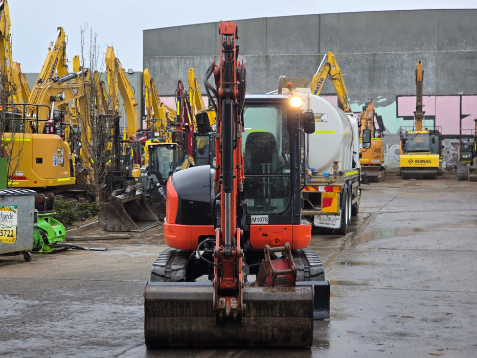 2017 KUBOTA U55-4 5.5T EXCAVATOR (M1078) WITH A/C CAB, HITCH AND 3365 HOURS