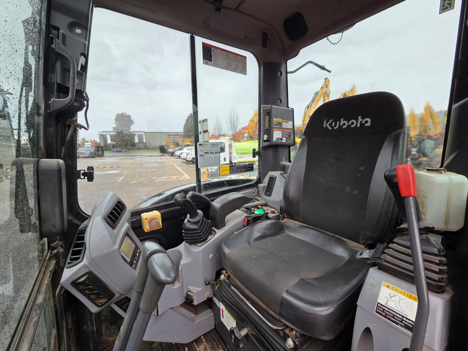2017 KUBOTA U55-4 5.5T EXCAVATOR (M1078) WITH A/C CAB, HITCH AND 3365 HOURS