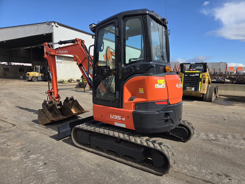 USED 2022 KUBOTA U35-4 3.6T EXCAVATOR WITH A/C CAB, BUCKETS AND 1560HRS