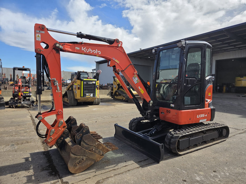 USED 2022 KUBOTA U35-4 3.6T EXCAVATOR WITH A/C CAB, BUCKETS AND 1560HRS