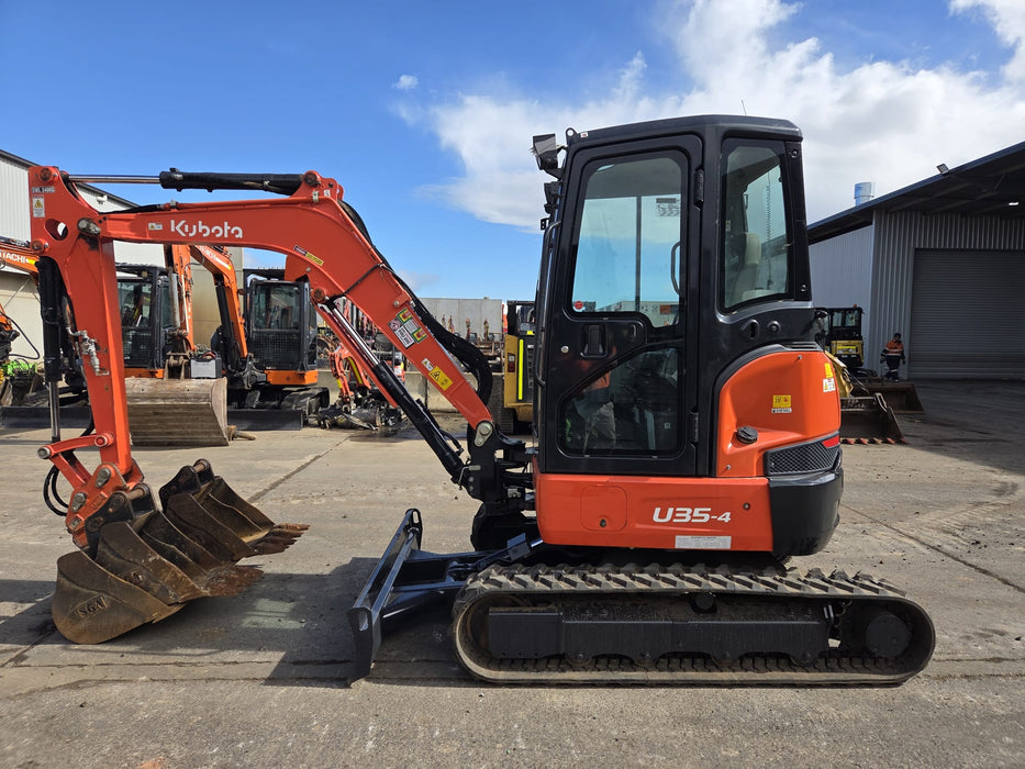 USED 2022 KUBOTA U35-4 3.6T EXCAVATOR WITH A/C CAB, BUCKETS AND 1560HRS