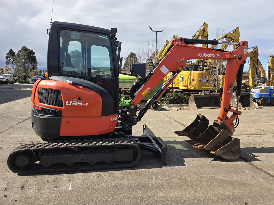 USED 2022 KUBOTA U35-4 3.6T EXCAVATOR WITH A/C CAB, BUCKETS AND 1560HRS