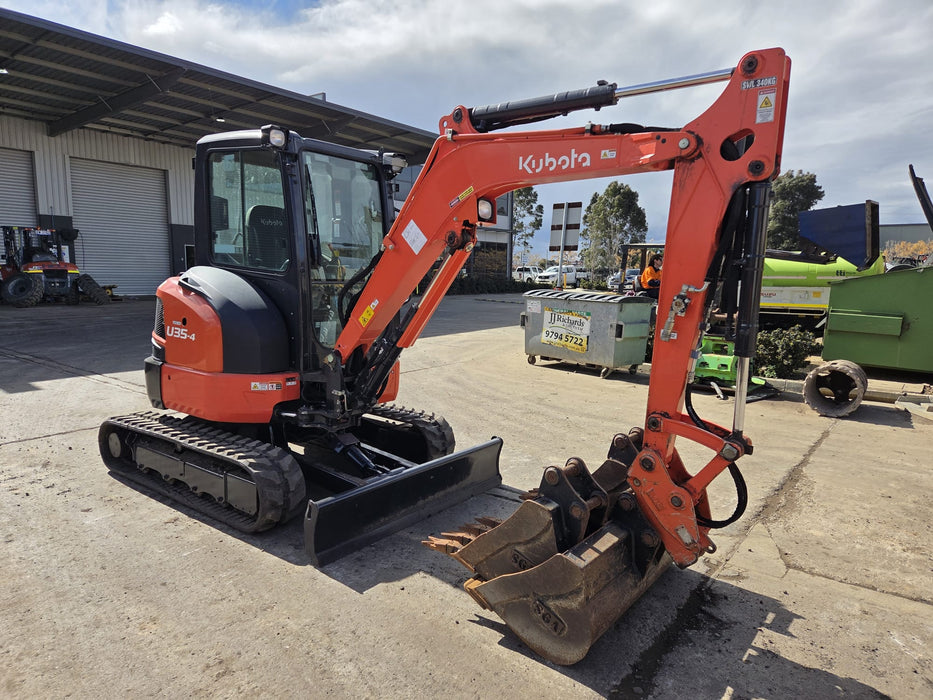 USED 2022 KUBOTA U35-4 3.6T EXCAVATOR WITH A/C CAB, BUCKETS AND 1560HRS