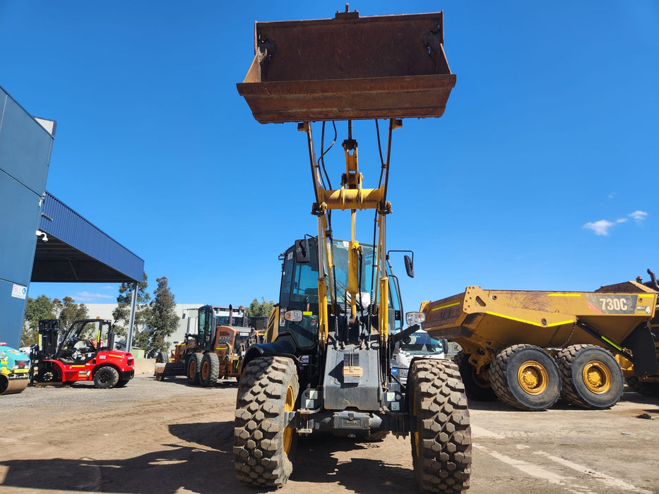 2019 KOMATSU WA100M-8 ARTIC WHEEL LOADER (L181) WITH 1300 HOURS
