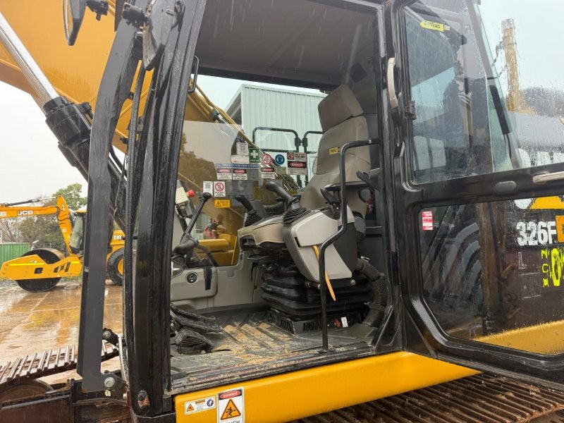 2018 CAT 326FL 26T EXCAVATOR (E479) WITH CIVIL SPEC, GUARDING AND 5500HRS