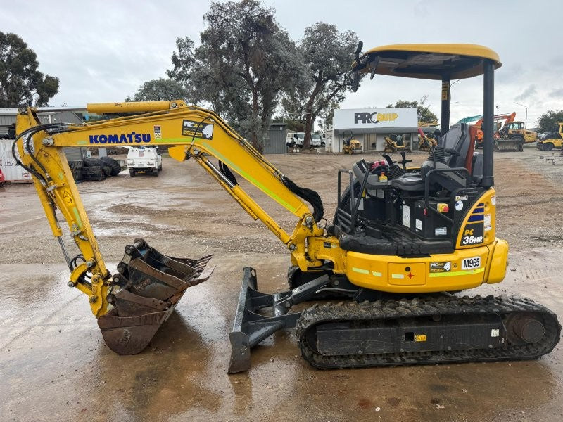 2022 KOMATSU PC35MR-5 3.5T EXCAVATOR (M965) WITH 950 HOURS