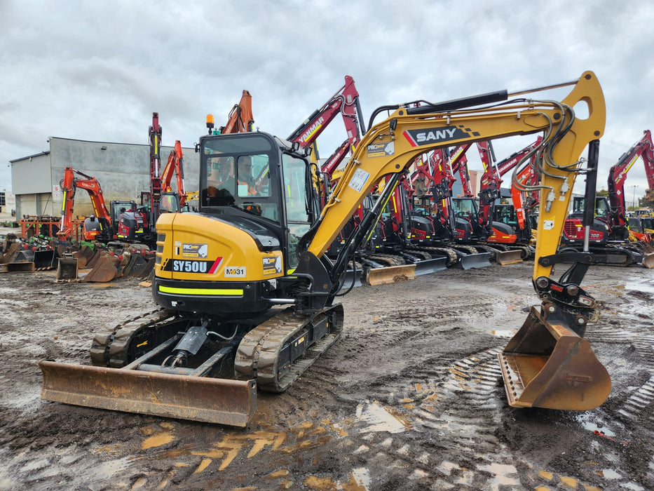 2022 SANY SY50U 5.3T EXCAVATOR (M931) WITH HITCH, BUCKETS AND LOW 620 HOURS
