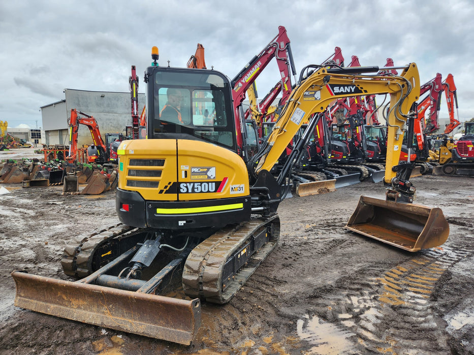 2022 SANY SY50U 5.3T EXCAVATOR (M931) WITH HITCH, BUCKETS AND LOW 620 HOURS