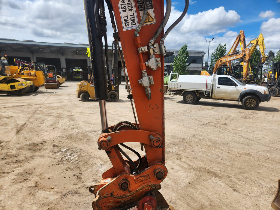 2022 HITACHI ZX55U-5 5.5T EXCAVATOR (M819) WITH CAB, HITCH, BUCKETS, 1420 HRS