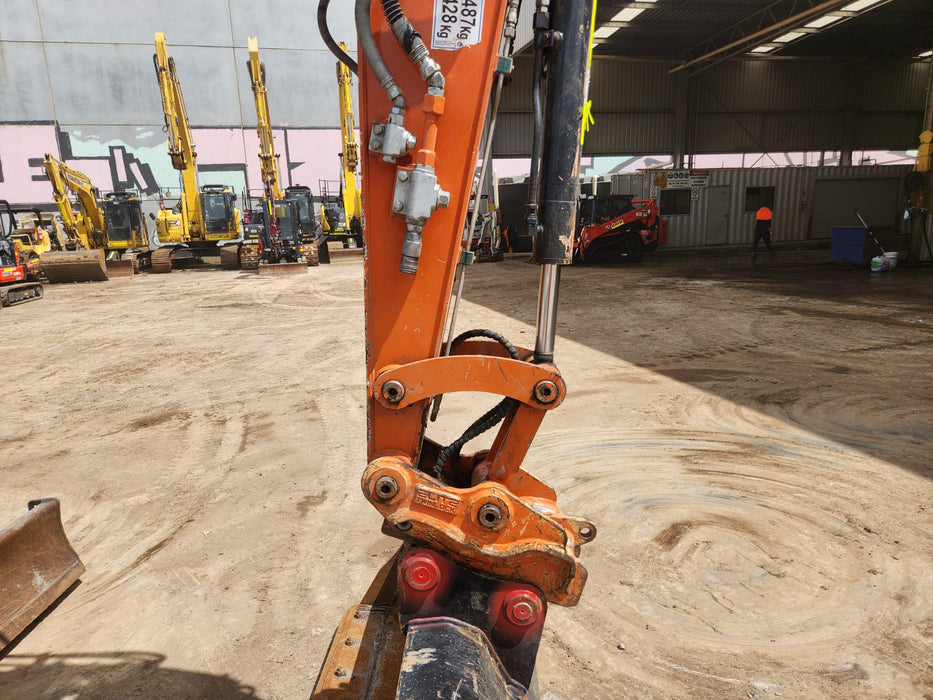 2022 HITACHI ZX55U-5 5.5T EXCAVATOR (M819) WITH CAB, HITCH, BUCKETS, 1420 HRS