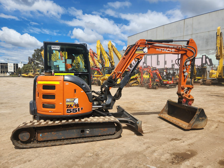 2022 HITACHI ZX55U-5 5.5T EXCAVATOR (M819) WITH CAB, HITCH, BUCKETS, 1420 HRS