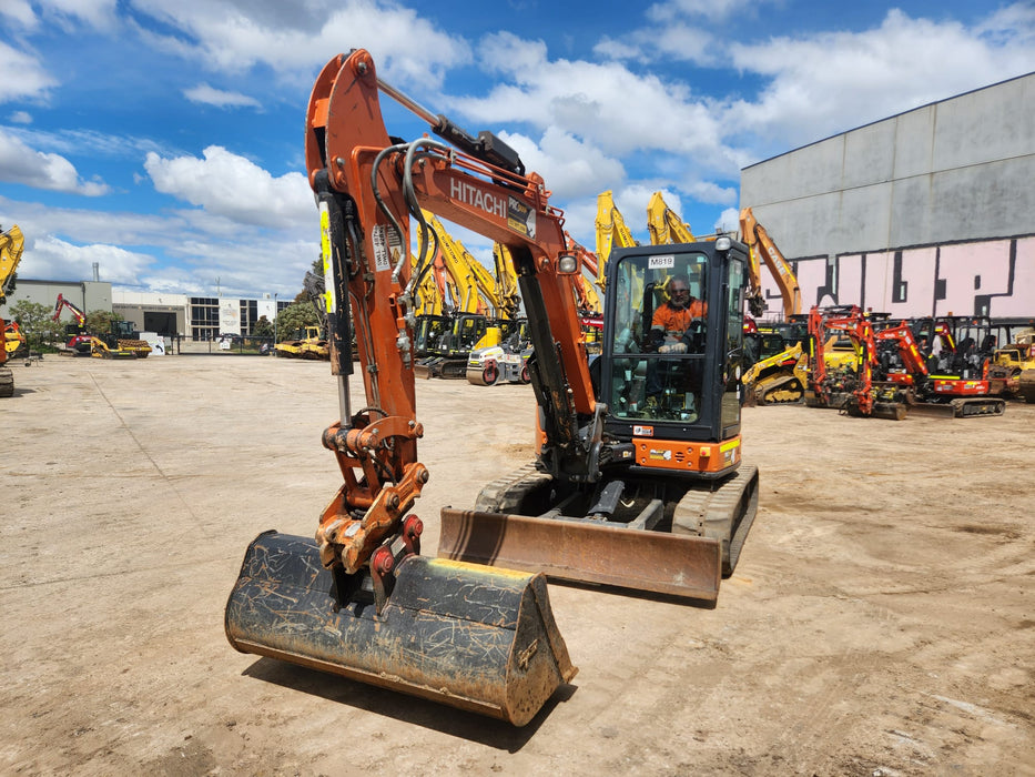 2022 HITACHI ZX55U-5 5.5T EXCAVATOR (M819) WITH CAB, HITCH, BUCKETS, 1420 HRS