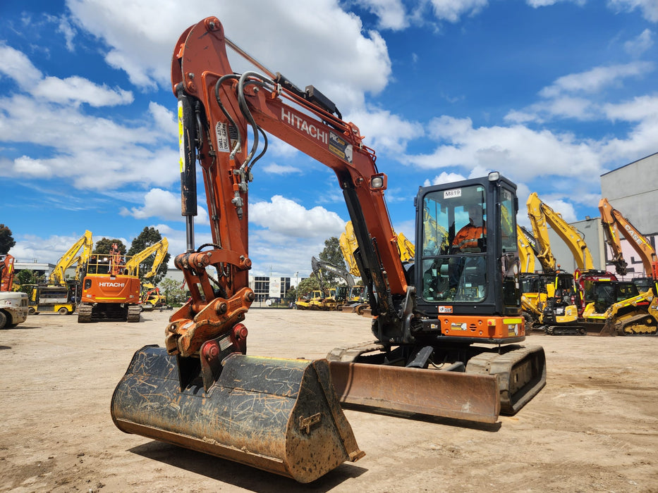 2022 HITACHI ZX55U-5 5.5T EXCAVATOR (M819) WITH CAB, HITCH, BUCKETS, 1420 HRS