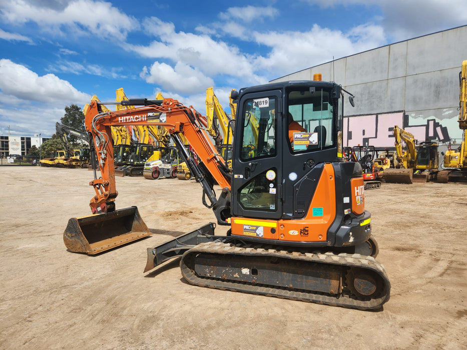 2022 HITACHI ZX55U-5 5.5T EXCAVATOR (M819) WITH CAB, HITCH, BUCKETS, 1420 HRS