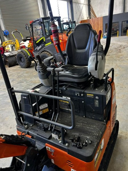 2021 HITACHI ZX17U-5 1.7T EXCAVATOR (M870) WITH HITCH, 3 BUCKETS AND 660 HRS