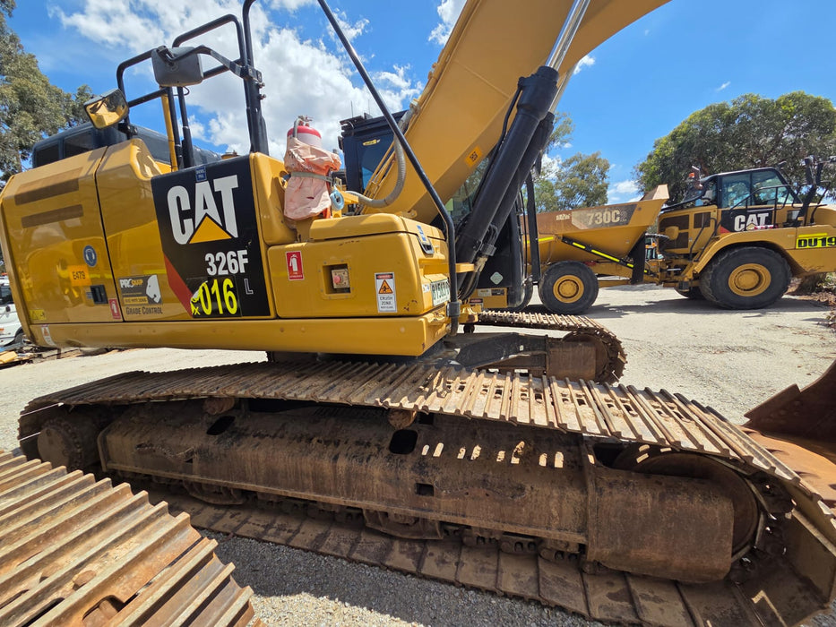 2018 CAT 326FL 26T EXCAVATOR (E479) WITH CIVIL SPEC, GUARDING AND 5500HRS