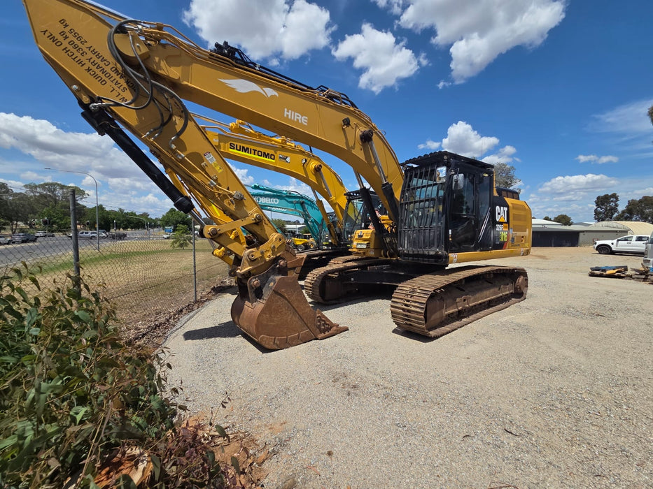 2018 CAT 326FL 26T EXCAVATOR (E479) WITH CIVIL SPEC, GUARDING AND 5500HRS