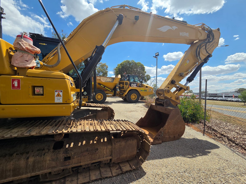 2018 CAT 326FL 26T EXCAVATOR (E479) WITH CIVIL SPEC, GUARDING AND 5500HRS